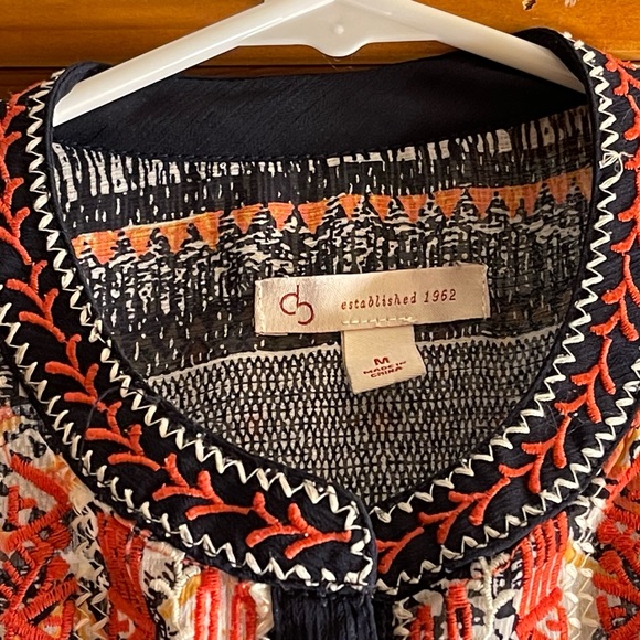 db est in 1962 Med Sheer Sleeveless Printed Textile Top w/Embroidery and Buttons - Picture 3 of 5